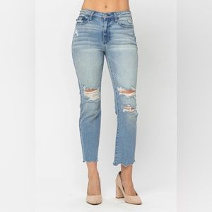 NWOT Judy Blue Tinted Wash Mid-Rise Cropped Straight Jeans 20W